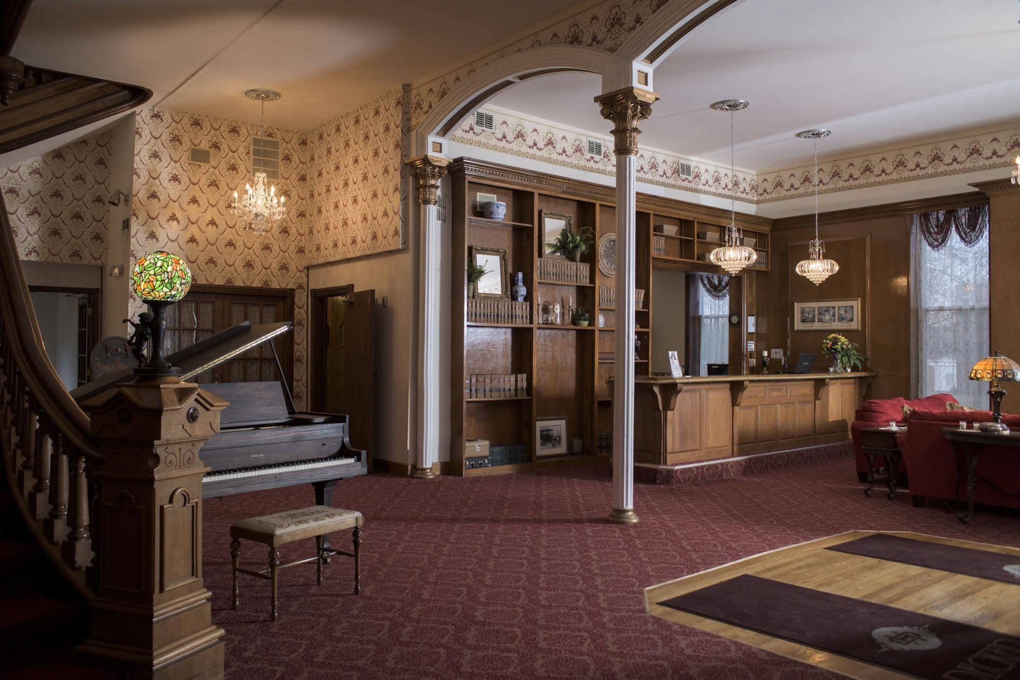 Decker Hotel & Bar Maquoketa Extérieur photo