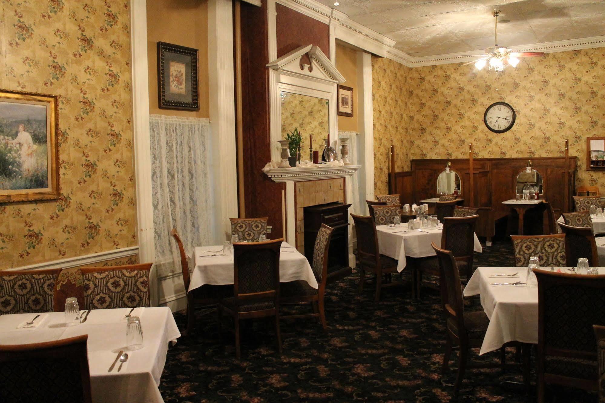 Decker Hotel & Bar Maquoketa Extérieur photo