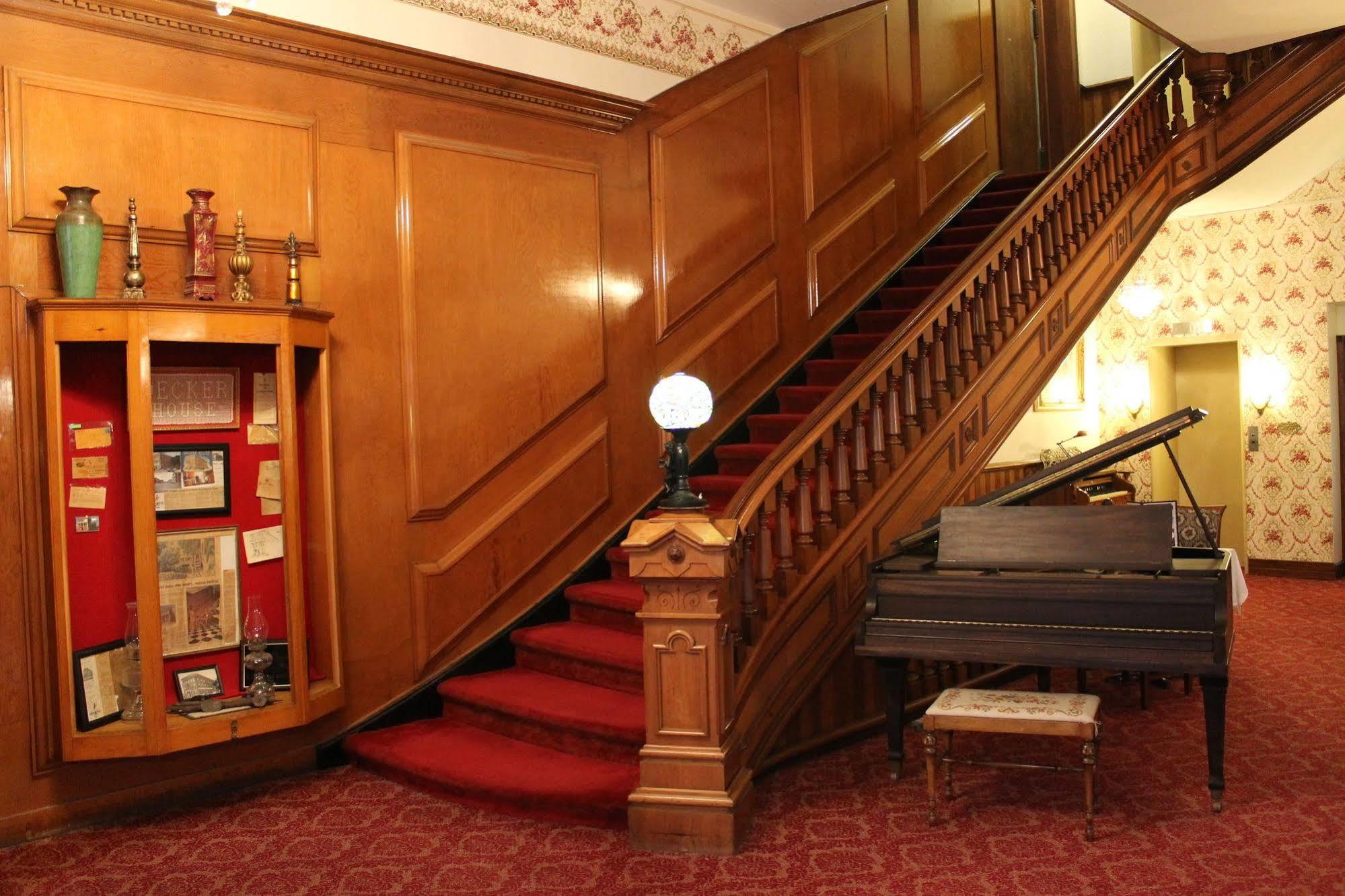 Decker Hotel & Bar Maquoketa Extérieur photo